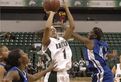 Women's Hoops Rockets Past Toledo Image