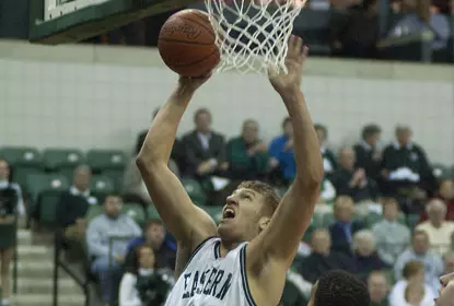 Men's Basketball Edges Sagniaw Valley, 71-63 Image