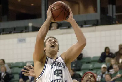 Men's Hoops Falls to Northern Illinois Image
