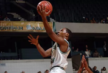 Men's Basketball Opens MAC Play Image