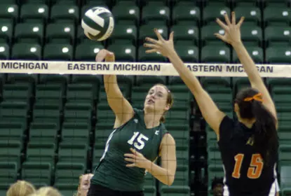Volleyball Corrals Buffalo, 3-1, to Run Winning Streak to Four Image