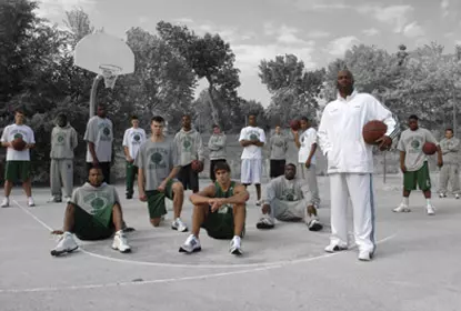 Men's Basketball Upends Wayne State Image