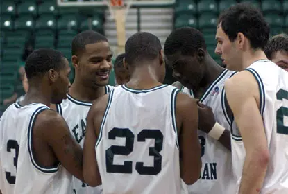 Men’s Hoops Wins Overtime Thriller Image