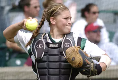 Softball Clips Cardinals, 3-1 Image