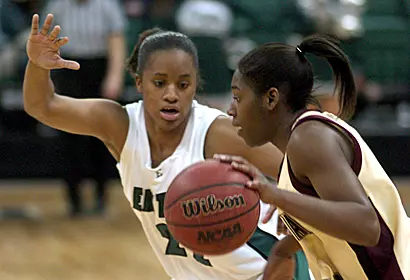 Women's Basketball Rolls Past Central Image