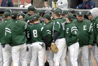 Owls Win Game Four, Sweep Series Image