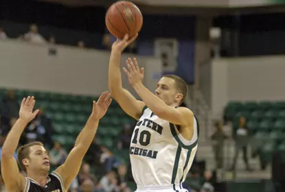 Eagles Knock Off Conference Leading Bobcats, 63-56 Image