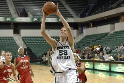 EMU Escapes with 68-66 Win at CMU Image