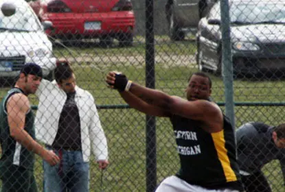 Men's Track Heads to Simmons-Harvey Invitational Image