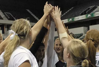 Volleyball Clipped by Pittsburgh, 3-2 Image