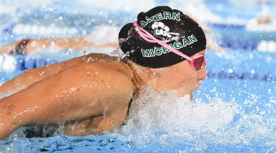Women's Swim and Dive Action