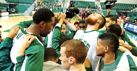 Huddle vs NIU