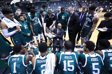 MBB - Team Huddle at USF