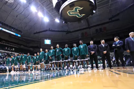 MBB - Team Pregame at USF