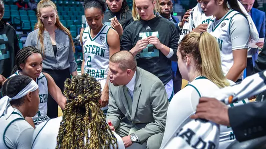 Women's Basketball Huddle vs. Cleveland State