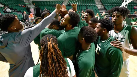 MBB - Huddle vs. Detroit Mercy