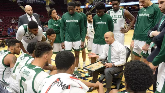 MBB - Team Huddle vs. Akron
