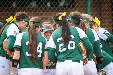 Eastern Michigan Eagles huddle