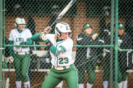 Lauren Holdsworth batting