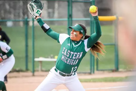 Kiara Hurley pitching