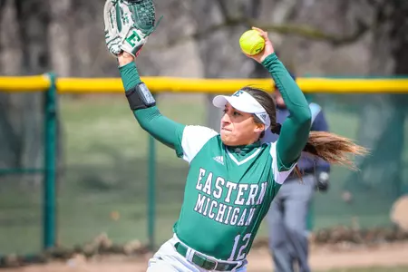 Kiara Hurley pitching
