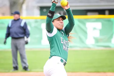 Kiara Hurley pitching