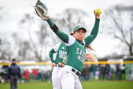 Kiara Hurley pitching