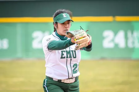 Nicolle Miranda pitching