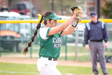 Nicolle Miranda pitching