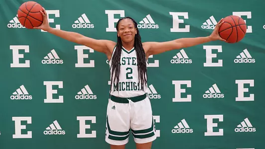 Zaniya Nelson Signee