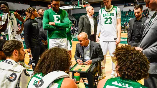MBB Huddle against Western Michigan
