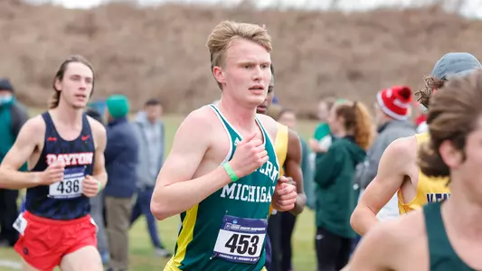 Linus Vennemann runs at the 2021 NCAA Great Lakes Regional