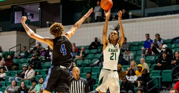 Emoni Bates in action 2022-23 vs. Grand Valley State