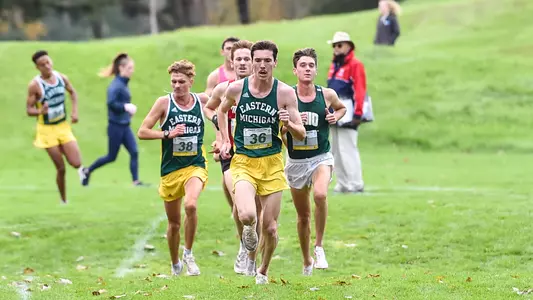 Baldvin Magnusson and Toby Gualter run at the 2021 MAC Championships