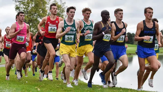 Baldvin Magnusson and Toby Gualter run at the 2021 MAC Championships
