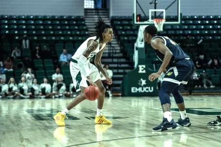 Emoni Bates in action against UC San Diego