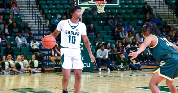 Orlando Lovejoy in action against Wayne State