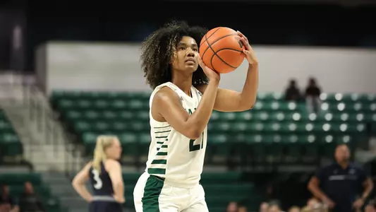 Ce'Nara Skanes shooting a free throw
