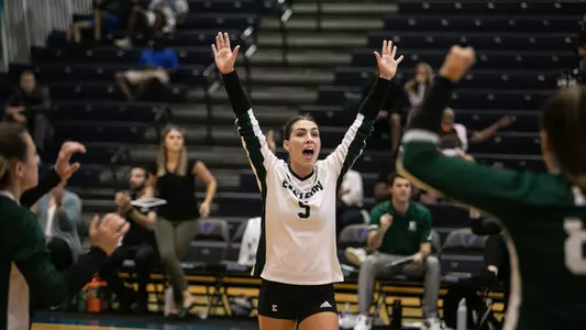 McMahon at DePaul Invitational Cheering