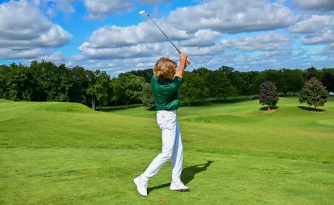 Avery Mahoney posed action