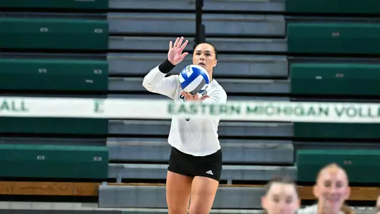 Callie_Minshew_serving