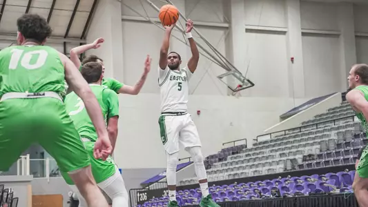 Acuff Scores 31 as Eagles Edged by North Dakota, 72-70 Image
