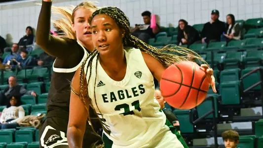 cENARA sKANES DRIVING TO THE HOOP