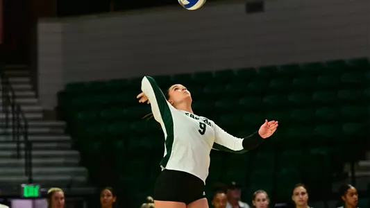 Callie Minshew getting ready to spike the ball