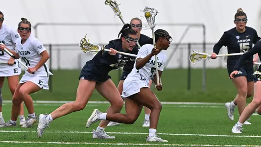 Sydney Lawrence scoring against Akron