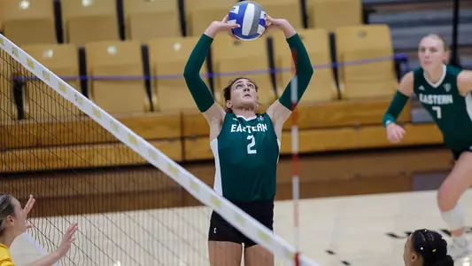 Elle McLoughlin setting at Popcorn Classic
