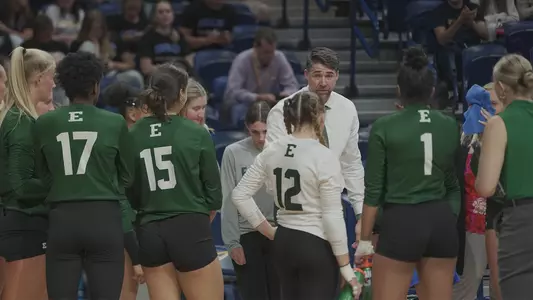 Foeman_Kevin speaking to team during timeout