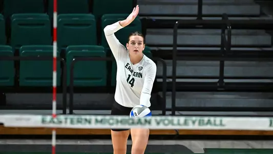 Ava_Siefke_Serving