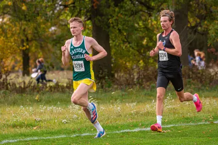 Linus Vennemann runs at the 2023 MAC Cross Country Championships
