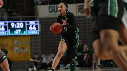 Lachelle_Ausrtin_driving_layup